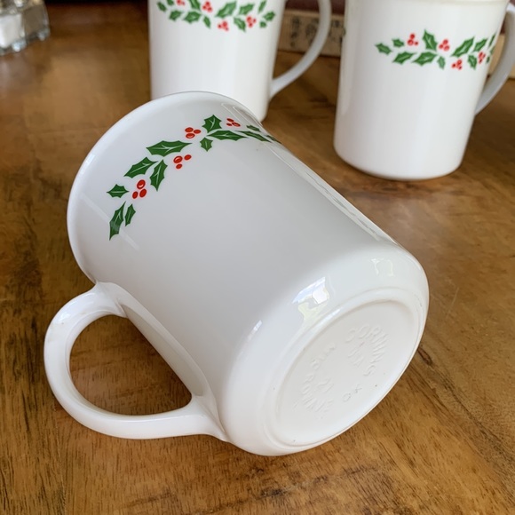 Corning USA Christmas Coffee Mugs Set of 4 - Picture 6 of 11